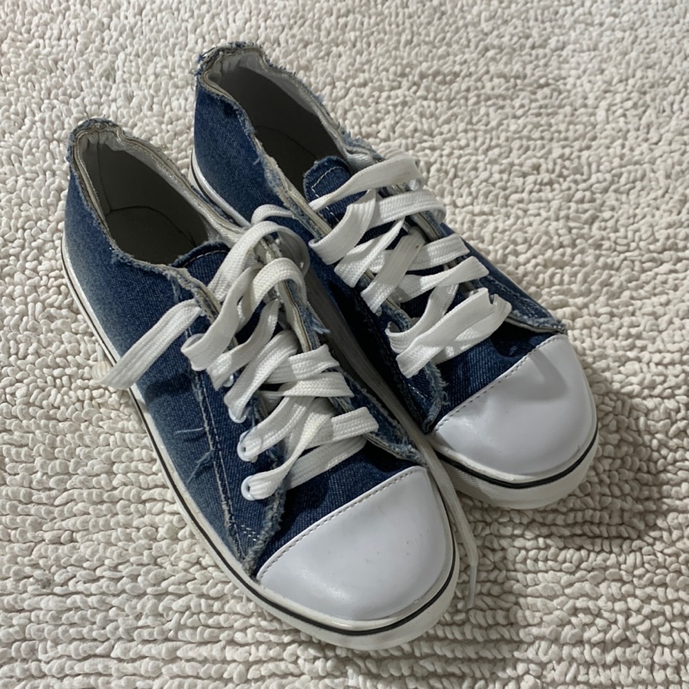 Women’s sneakers - like new